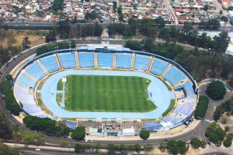 ¿Retrasos? Esto se sabe de la remodelación del estadio Doroteo Guamuch Flores
